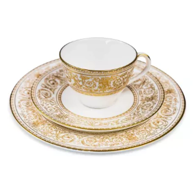 A collection of Royal Doulton tea & dinner ware in the Sovereign pattern