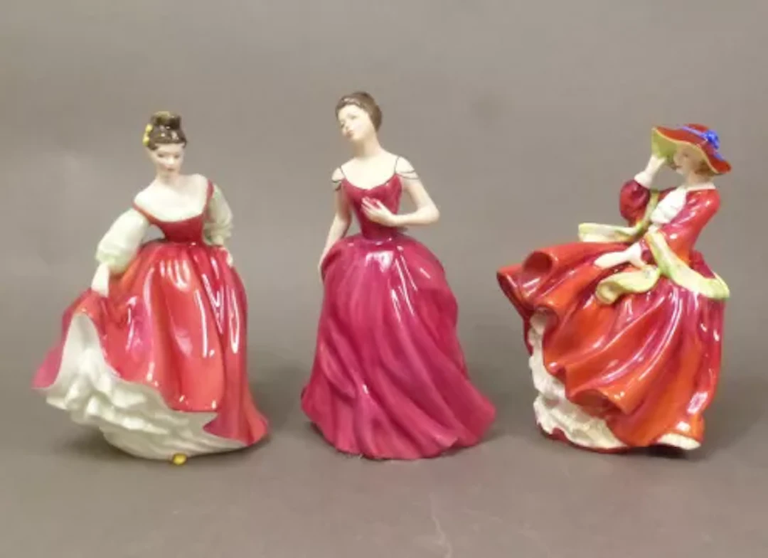 Royal Doulton figurines Fair Lady HN2832, Top o' the Hill HN1834 and