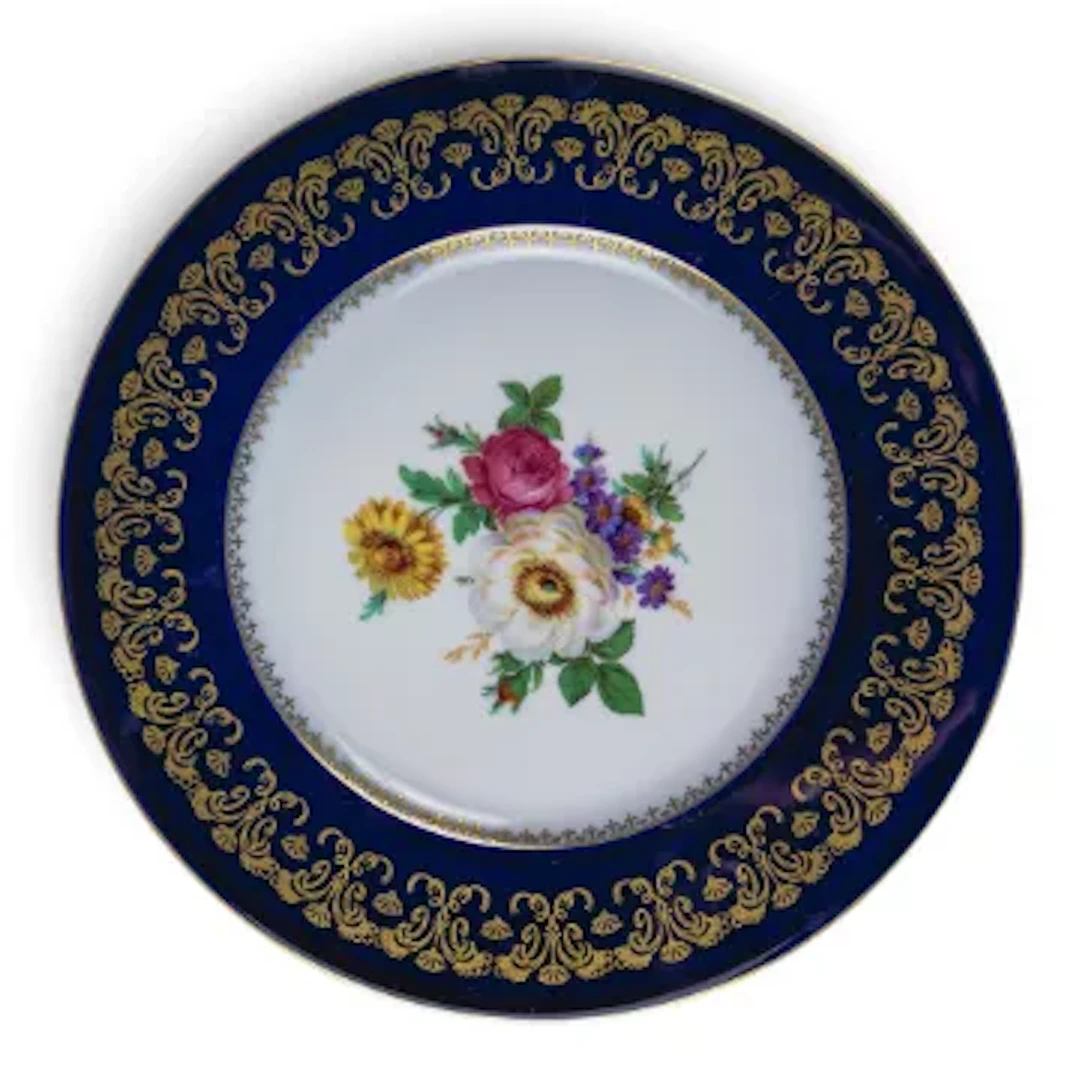 A Hutschenreuther plate, Hohenberg, Bavaria, ornately decorated, featuring