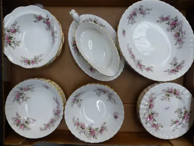 Royal Albert Lavender Rose pattern items to include 10 cereal bowls