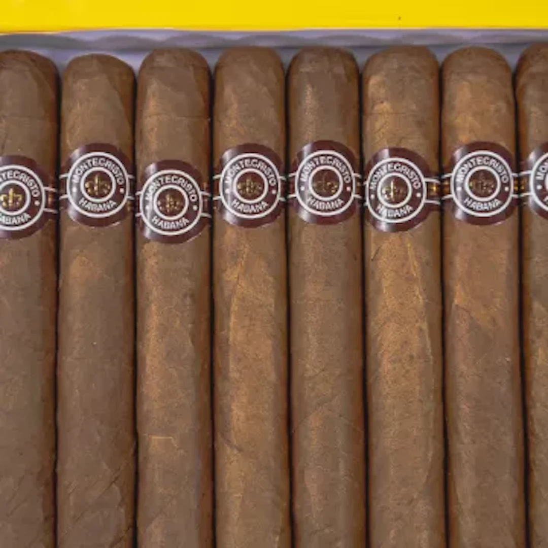 Montecristo No.4 Habana cigars, opened box of 10 cigars.