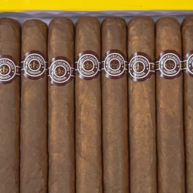 Montecristo No.4 Habana cigars, opened box of 10 cigars.