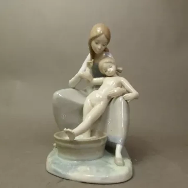 Lladro figurine Bathing the Girl model no 4890, height 25cm.