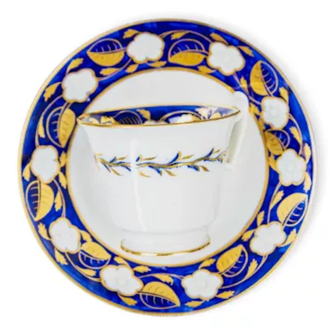 A group of 19th century English porcelain pieces to include a sucrier