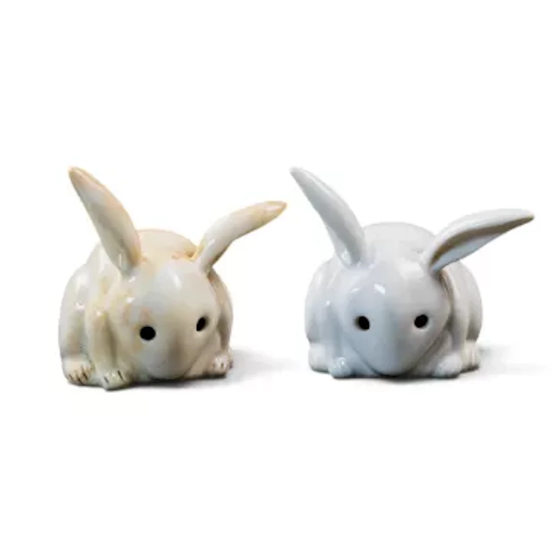 Two Bernard Moore white rabbit models, height 7cm (2)