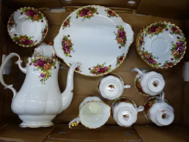 Royal Albert Old Country Roses pattern tea and coffee ware, large