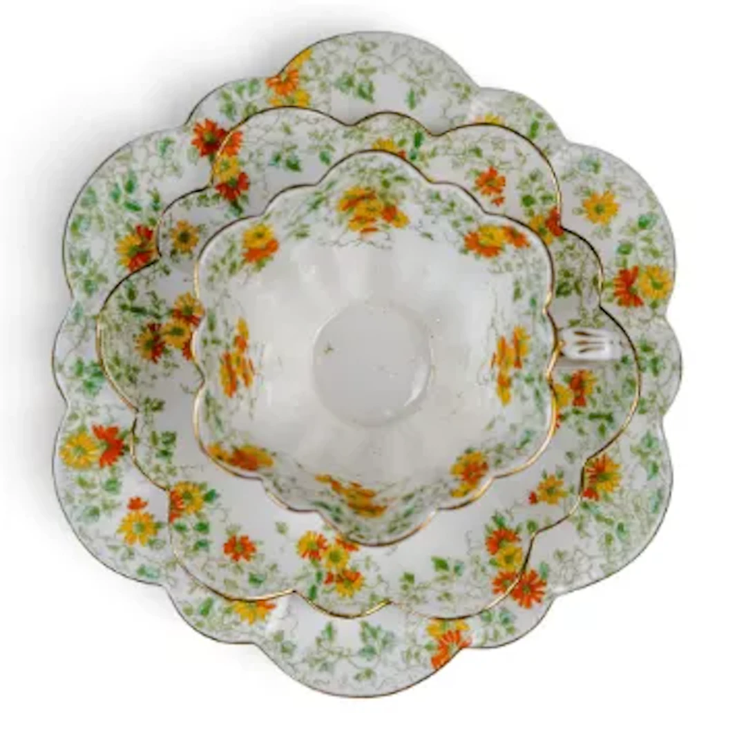 Wileman & Co. Foley (Shelley) part tea set in the Empire shape 'Trailing