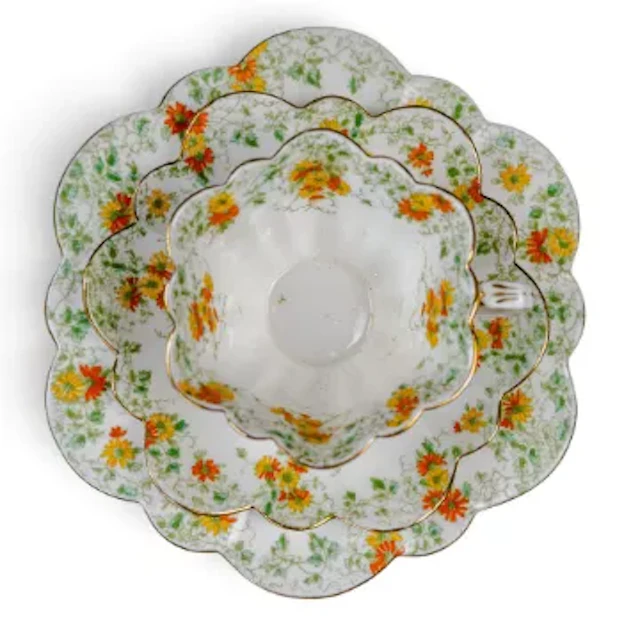 Wileman & Co. Foley (Shelley) part tea set in the Empire shape 'Trailing
