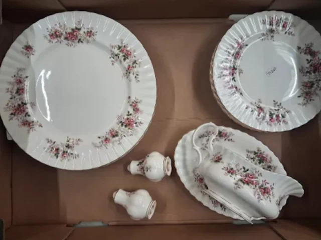 Royal Albert Lavender Rose pattern dinnerware, 6 dinner plates, 6