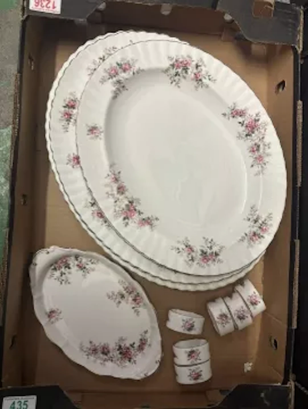 Royal Albert Lavender Rose pattern dinnerware, 7 oval serving platters