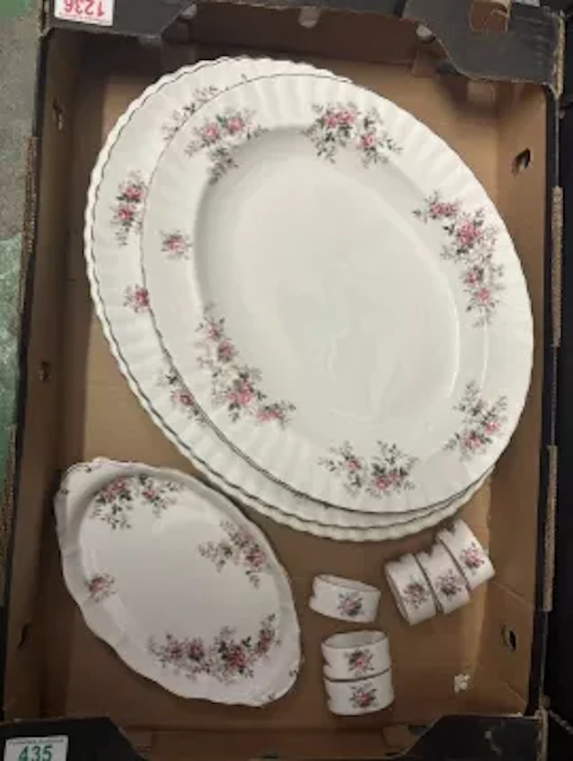 Royal Albert Lavender Rose pattern dinnerware, 7 oval serving platters