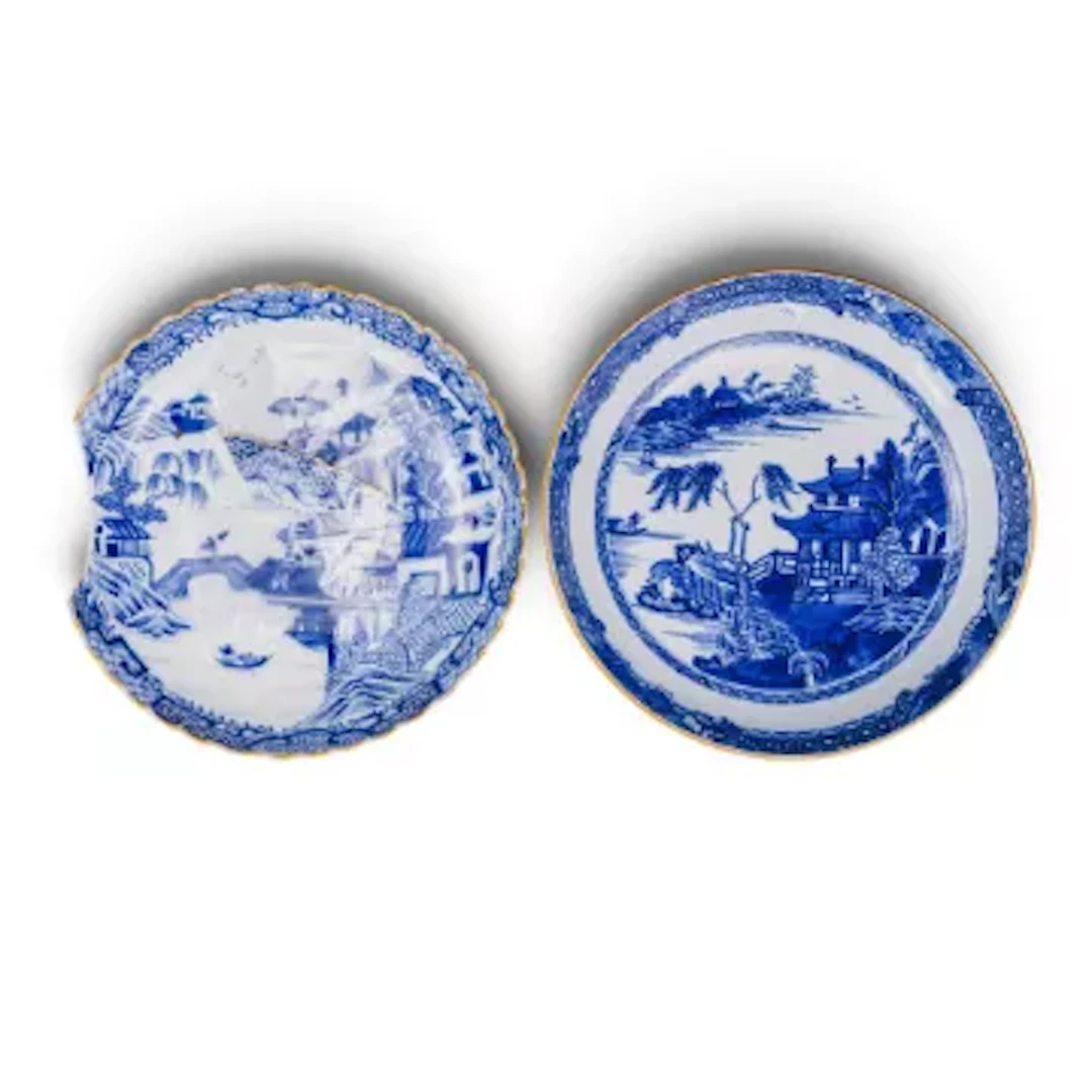 Two 19th century Chinese export dishes, typically decorated in blue