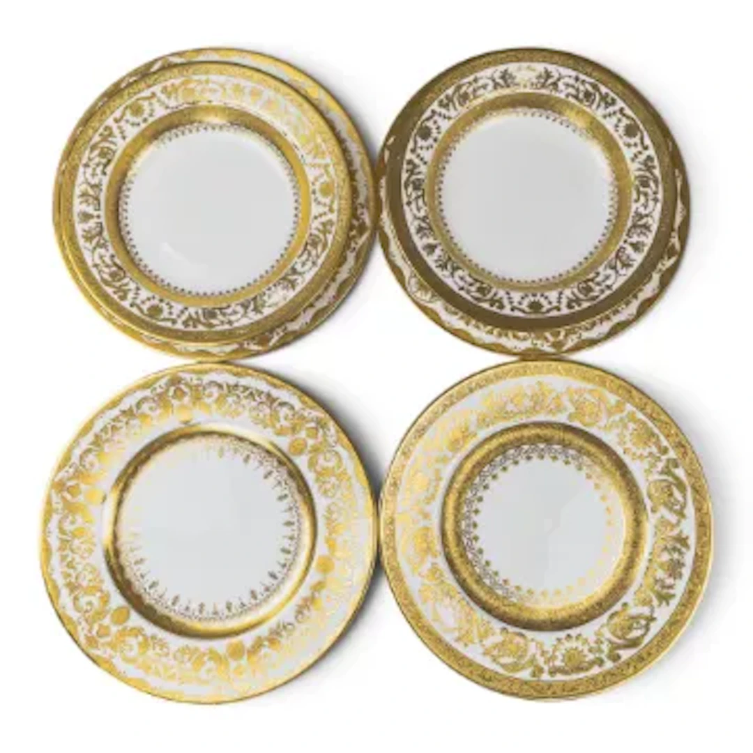 A group of 6 De Lamerie pieces to include 4 dinner plates and 2 soup