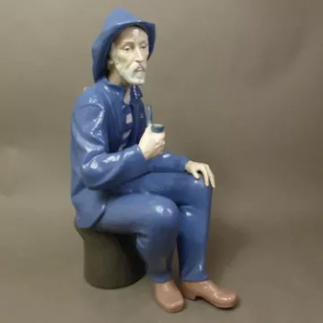 Large Nao Gres figure of an old sailor, height 39cm.