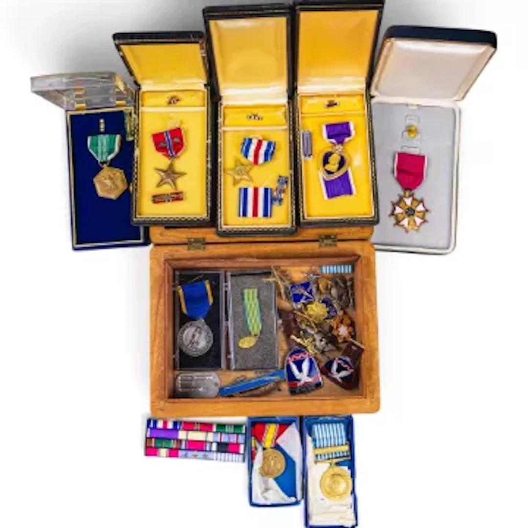 Large collection of boxed and unboxed USA medals, decorations & awards