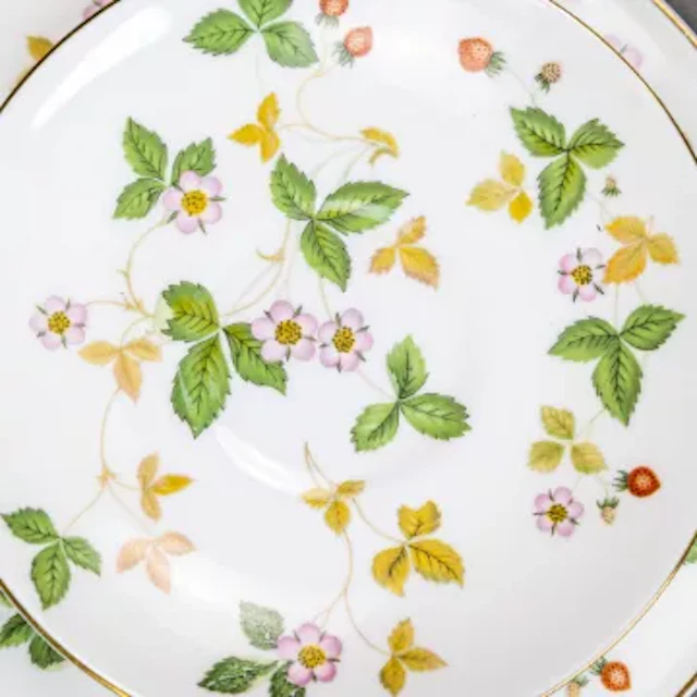Wedgwood 'Wild Strawberry' bone China selection to include - a swirled