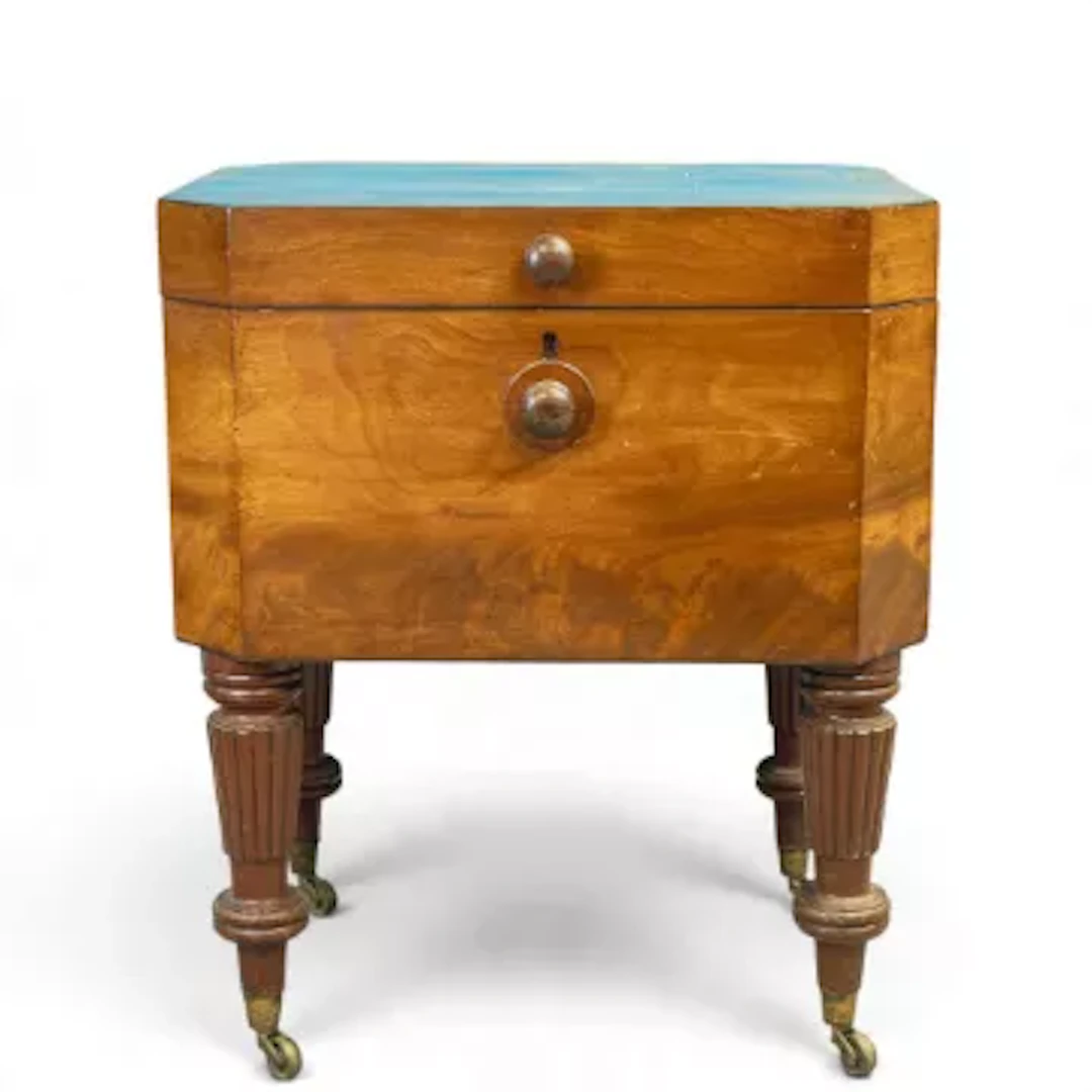 19th-century mahogany cellarette with green felt interior. h.73cm x w.61cm