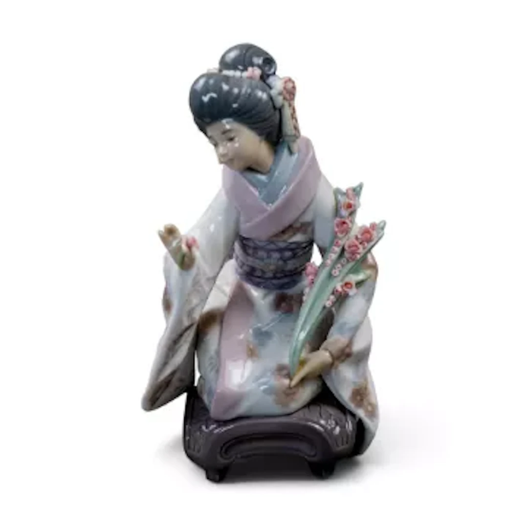 A Lladro figure 'Kiyoko' model no.1450, h.17cm.