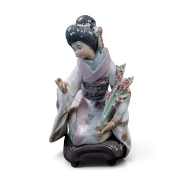A Lladro figure 'Kiyoko' model no.1450, h.17cm.