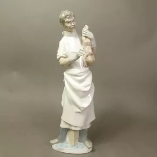 Lladro Male Obstetrician model no 4763, height 36cm.
