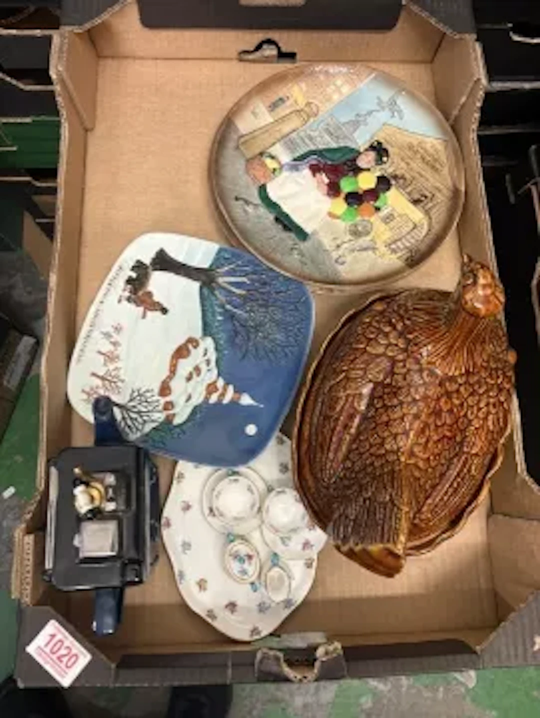 Mixed named ceramics to include Royal Doulton character plates, Beswick