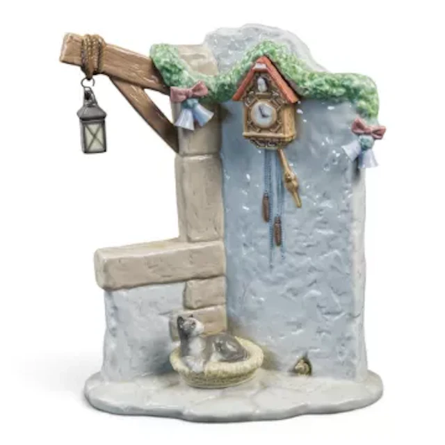 A Lladro figure 'Its Almost Time', model number 6895 from the Santa's