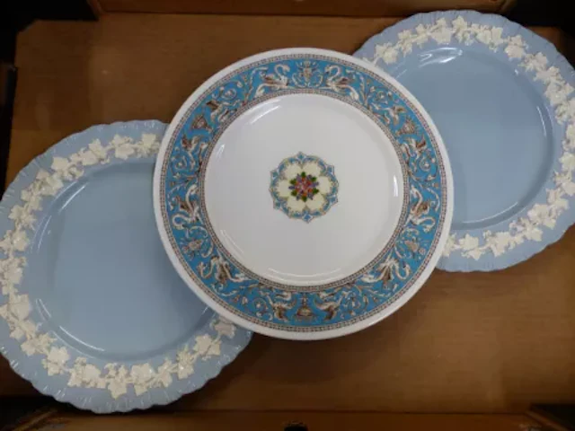 Two Wedgwood Queensware 26cm diameter plates, together with a Wedgwood
