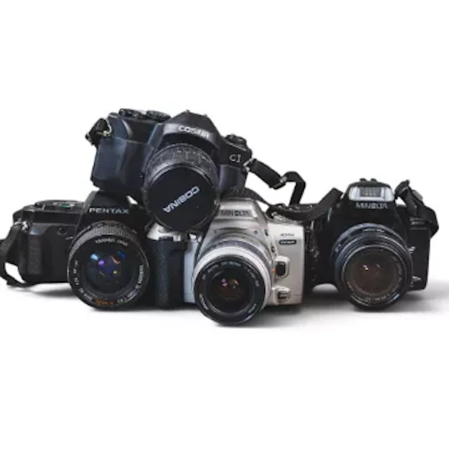 Minolta Dynax 300si 35mm SLR camera with AF Zoom 35-70mm 3.5-4.5 lens