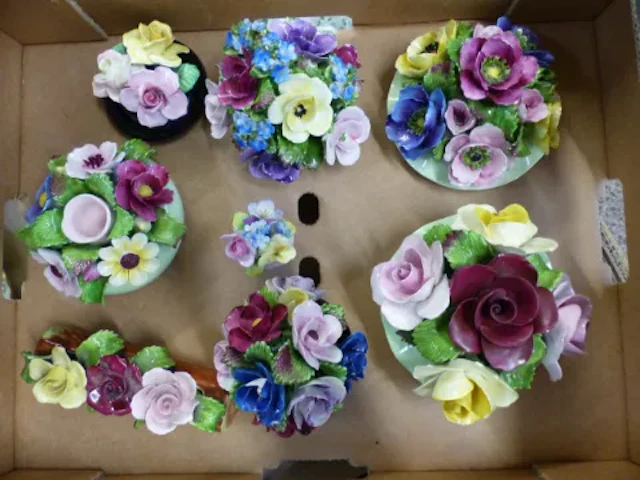 Collection of floral fancies (small tray).