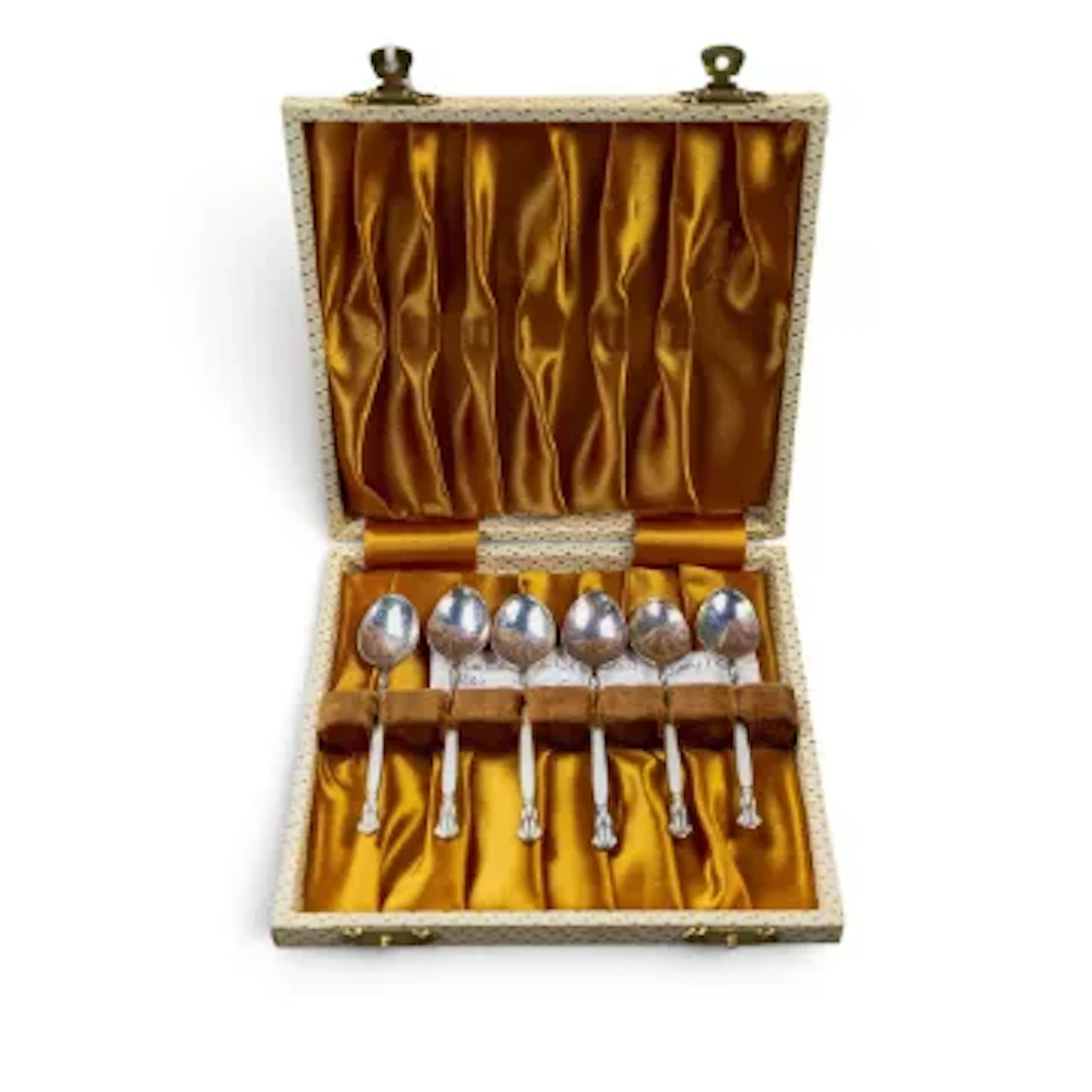 Set of 6 cased silver & enamel spoons, 6.8g.