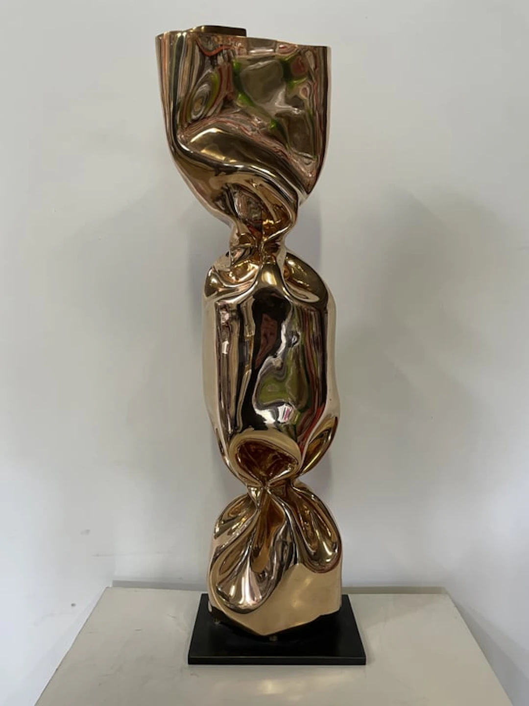 Laurence Jenkell - Contemporary Sculptror - Wrapping Bonbon Bronze Doré N°4421