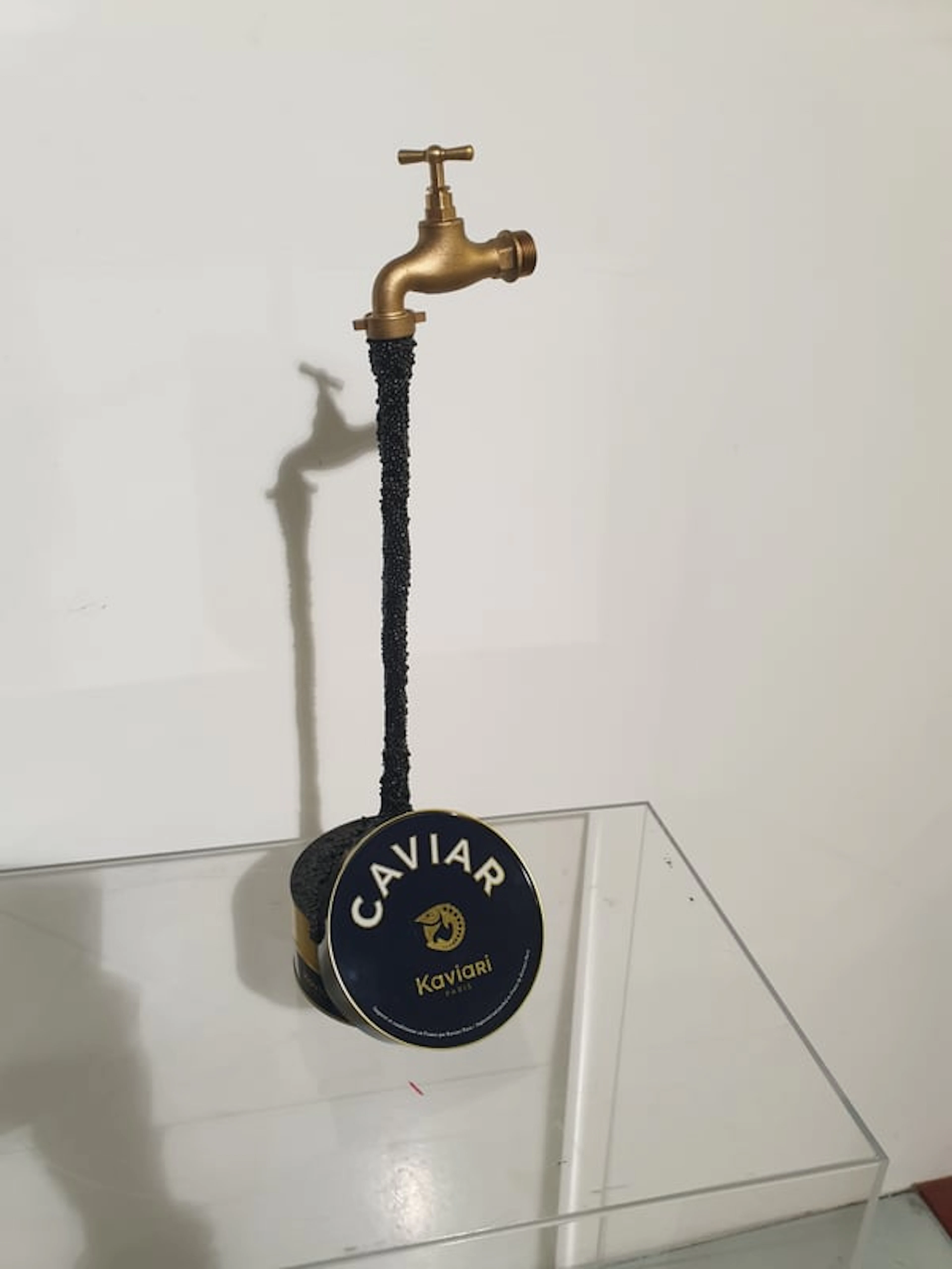 Thomar - Contemporary Sculptor - Robinet à caviar - boîte noire, 2022