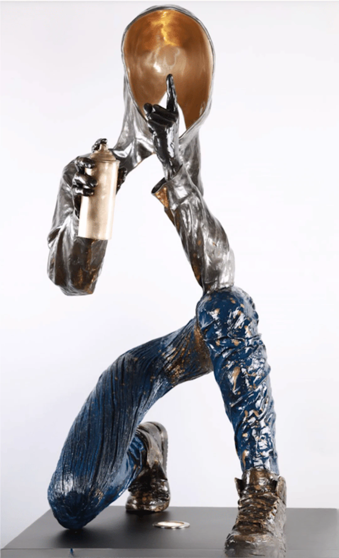 Romain Tiercin – Contemporary Sculptor Working with Wood and Bronze