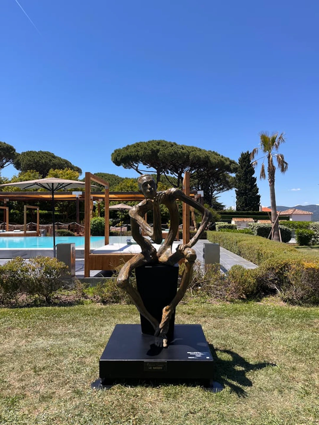 Romain Tiercin – Contemporary Sculptor Working with Wood and Bronze