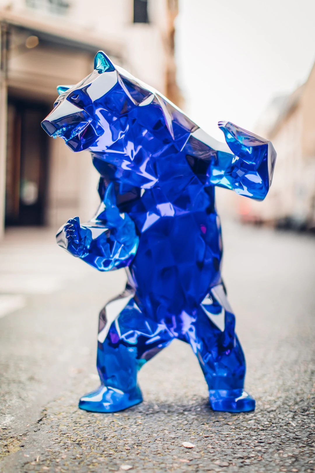 Richard Orlinski - Contemporary Sculptor - Ours debout crystal clear bleu