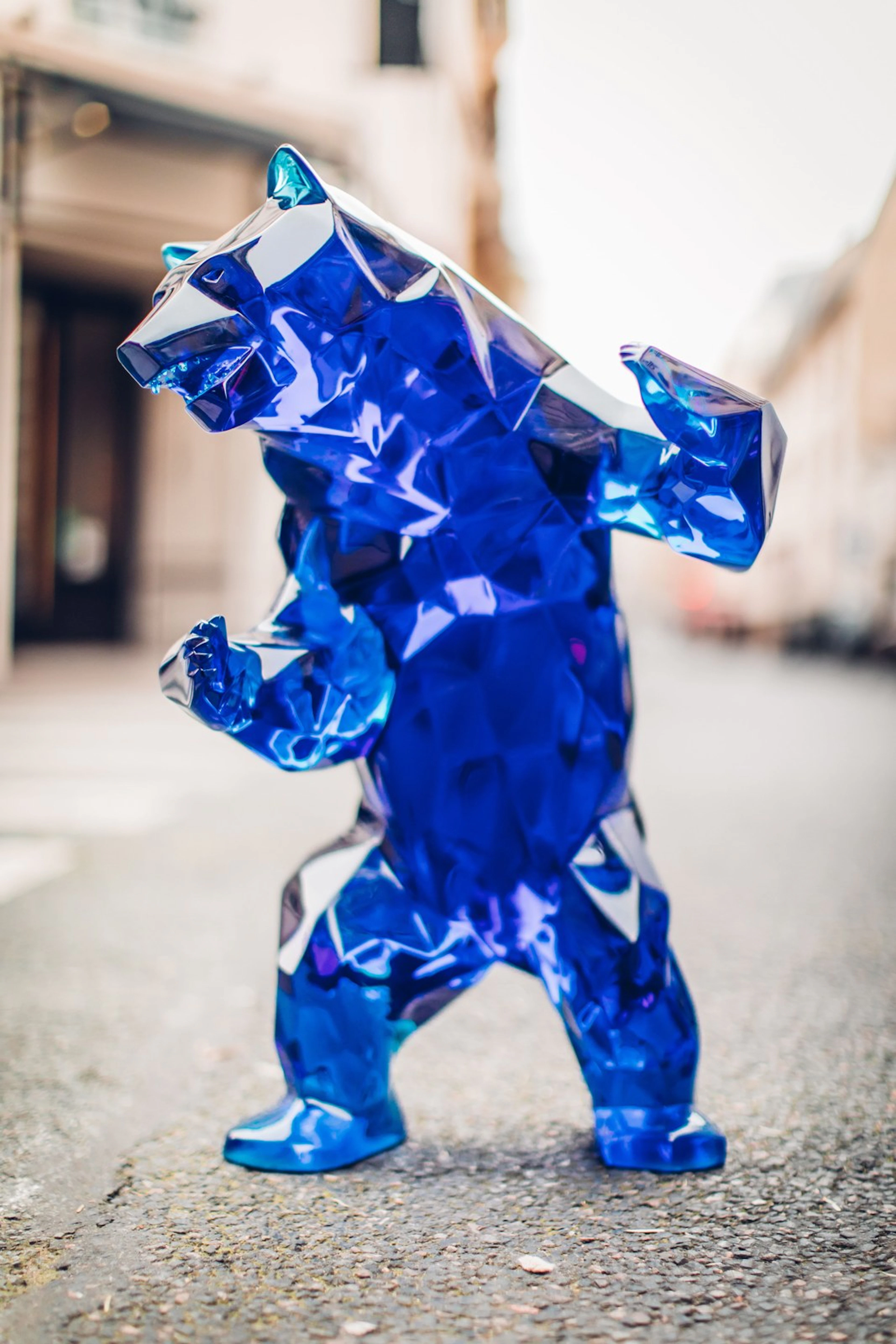 Richard Orlinski - Contemporary Sculptor - Ours debout crystal clear bleu