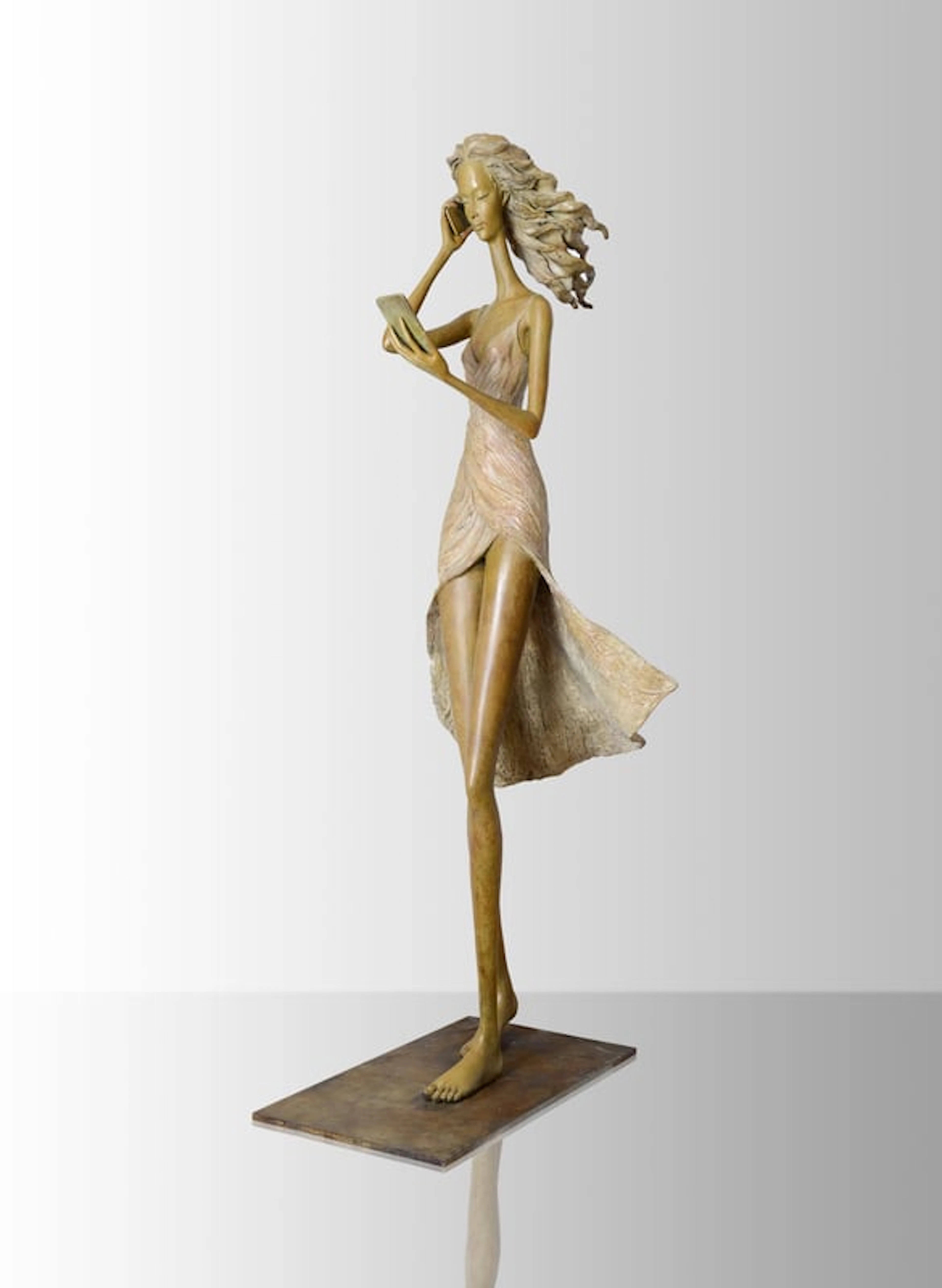 Hedwige Leroux - Contemporary Sculptor - Behind the Screen