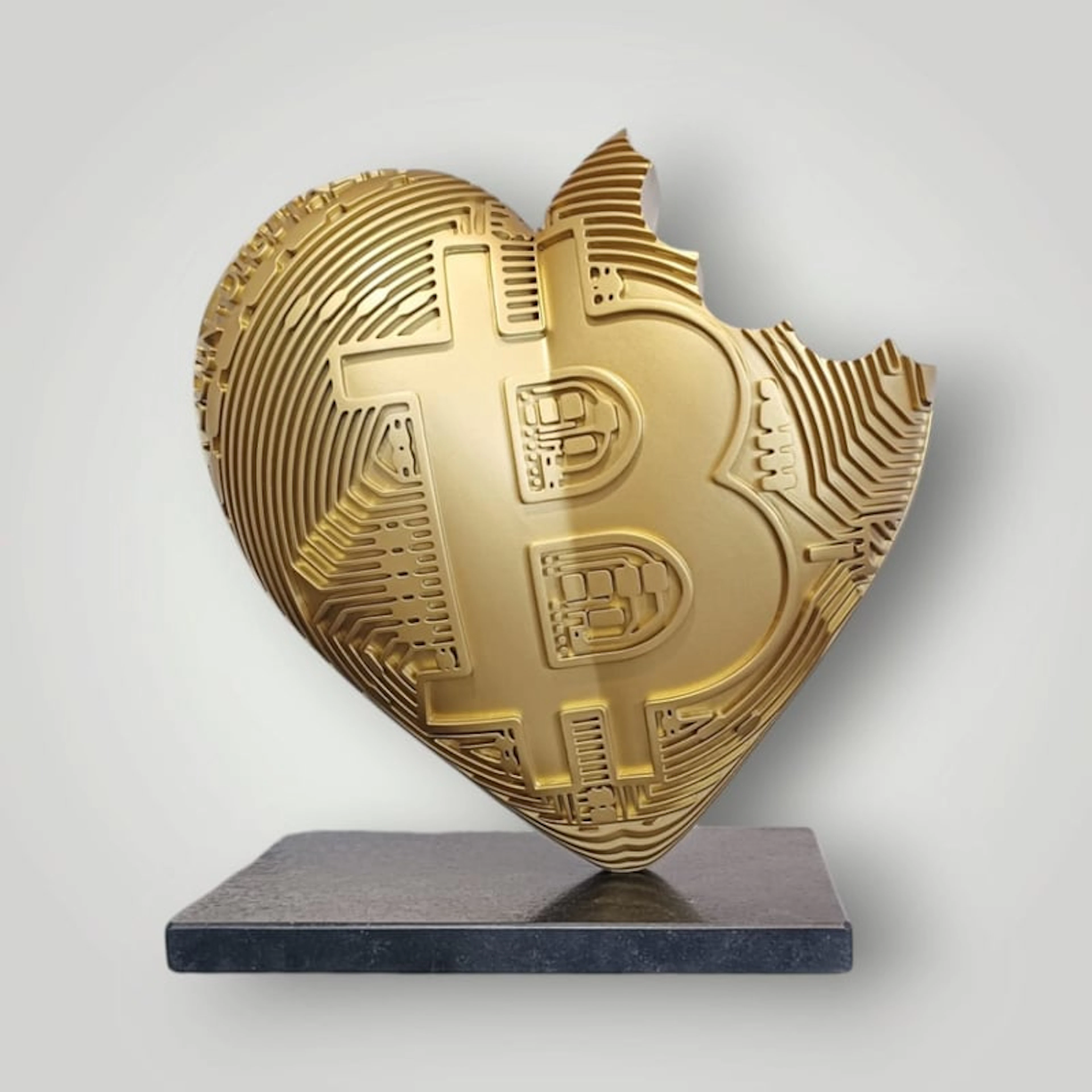 Ninu - Contemporary Sculptor - Bitcoin