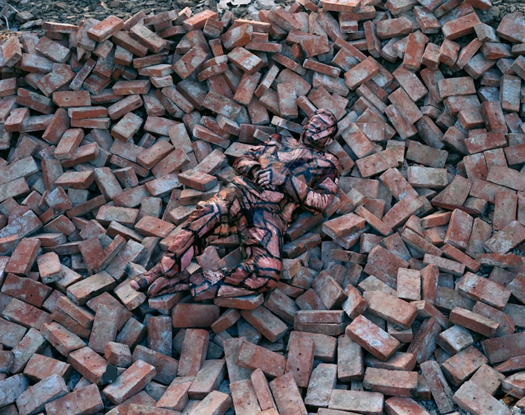 Liu Bolin - Contemporary Photographer - Hiding in the city No. 87