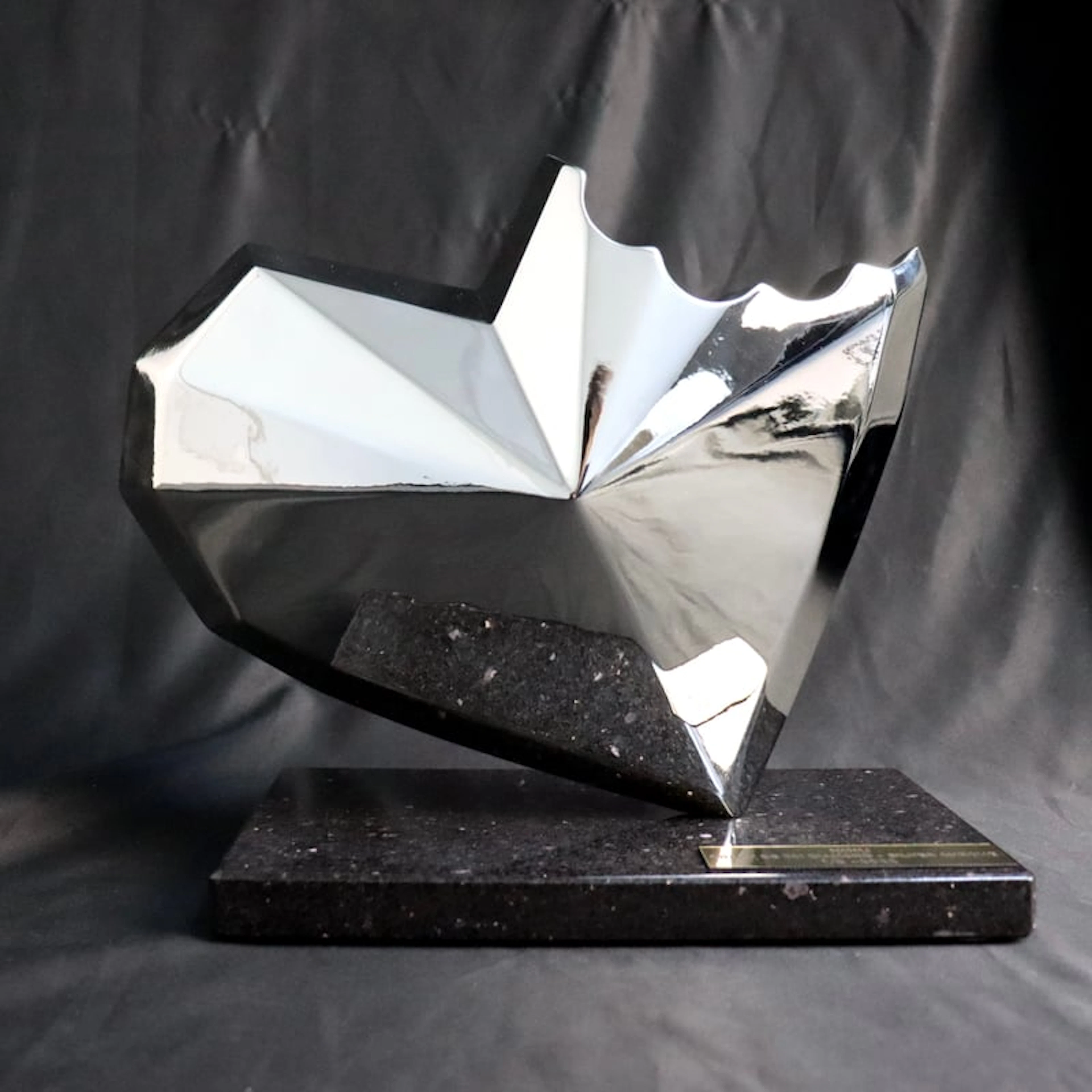 Ninu - Contemporary Sculptor - CROCK DE TOI DIAMOND - Silver Chrome