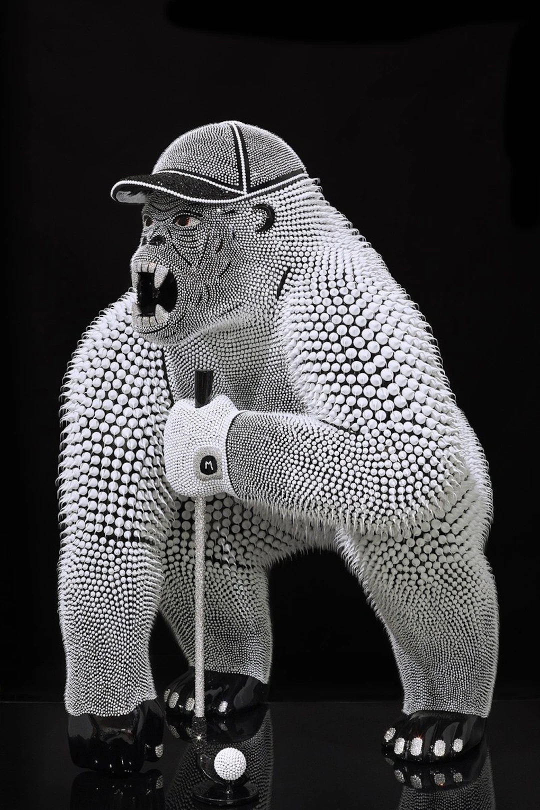 Eddy Maniez - Contemporary Sculptor - Gorille Golfeur Noir Nacré, 2021 (100 cm)