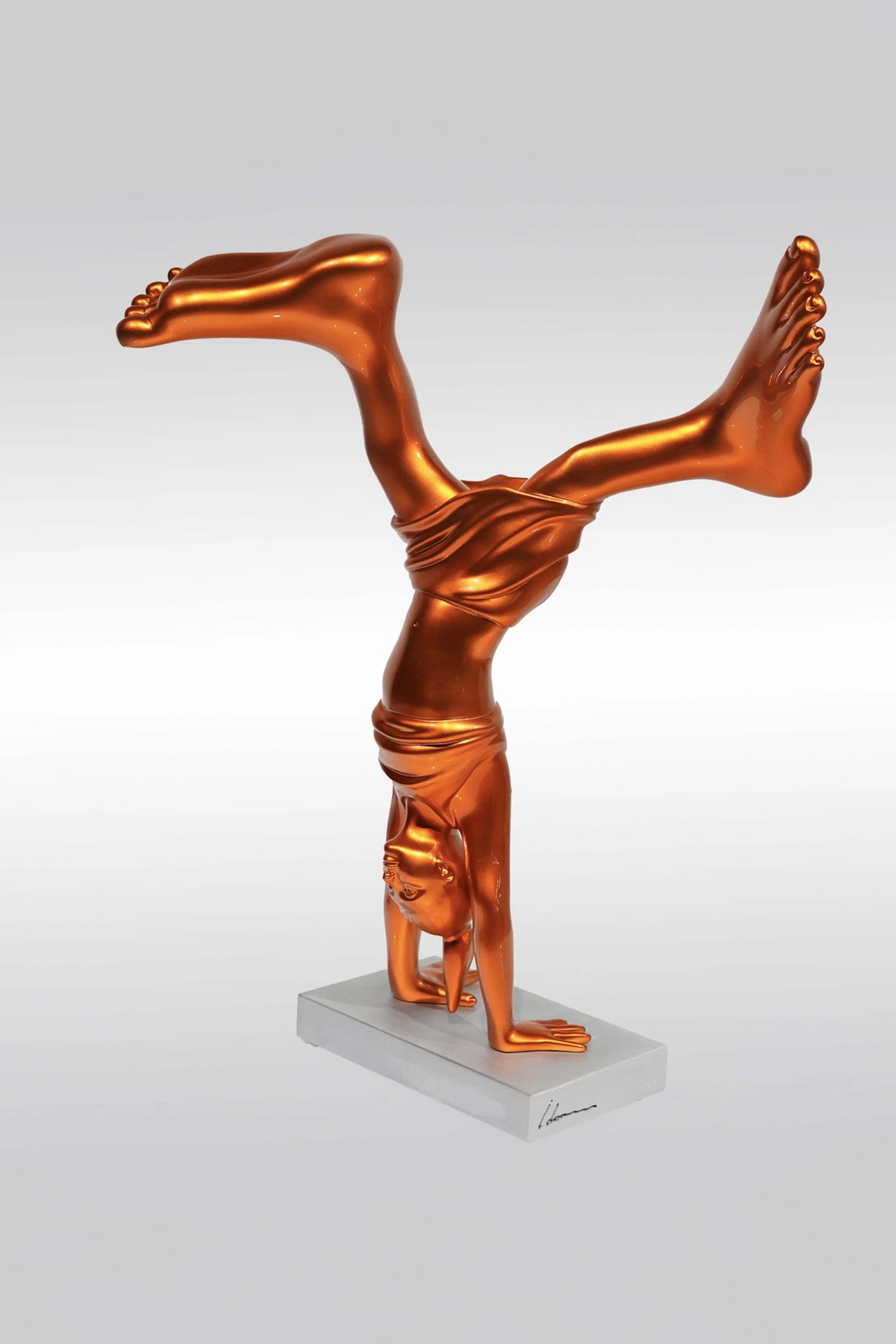 Idan Zareski - Contemporary Sculptor - La Nena 50 - Résine Orange