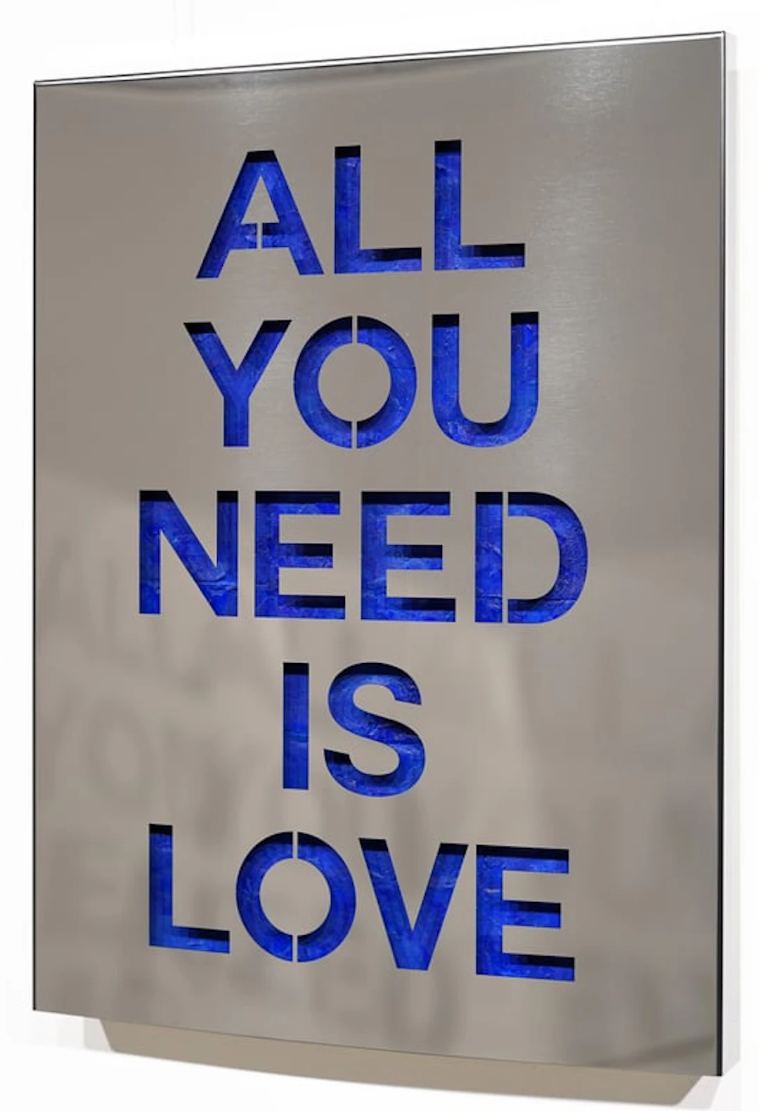 Joseph - Contemporary Artist - All you need is love - inox fond bleu