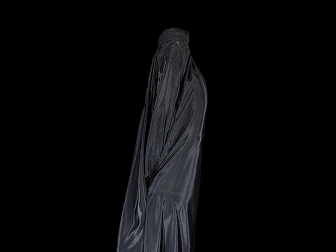 Cécile Plaisance - Contemporary Photographer - Olga : Burqua Nue