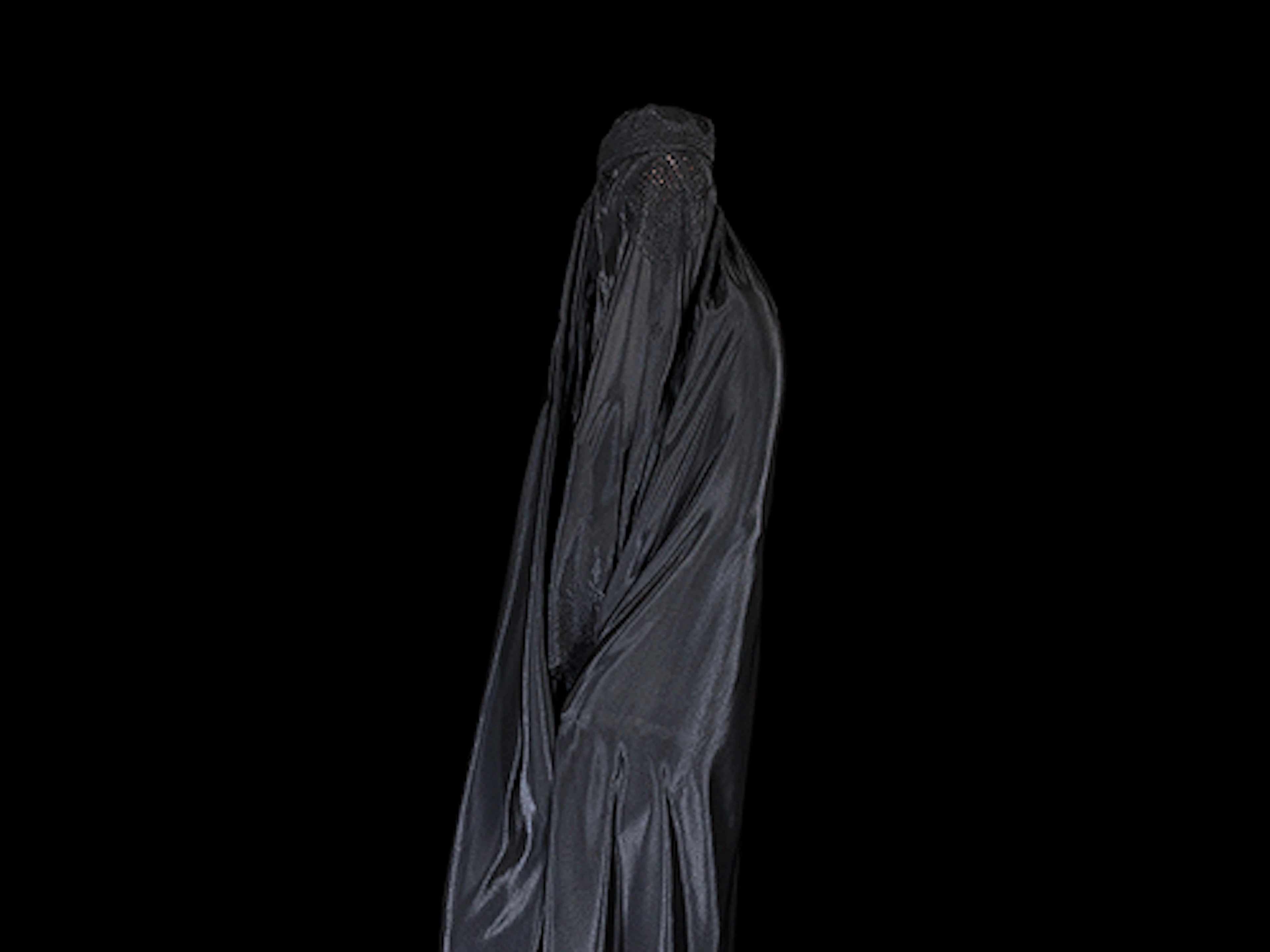 Cécile Plaisance - Contemporary Photographer - Olga : Burqua Nue