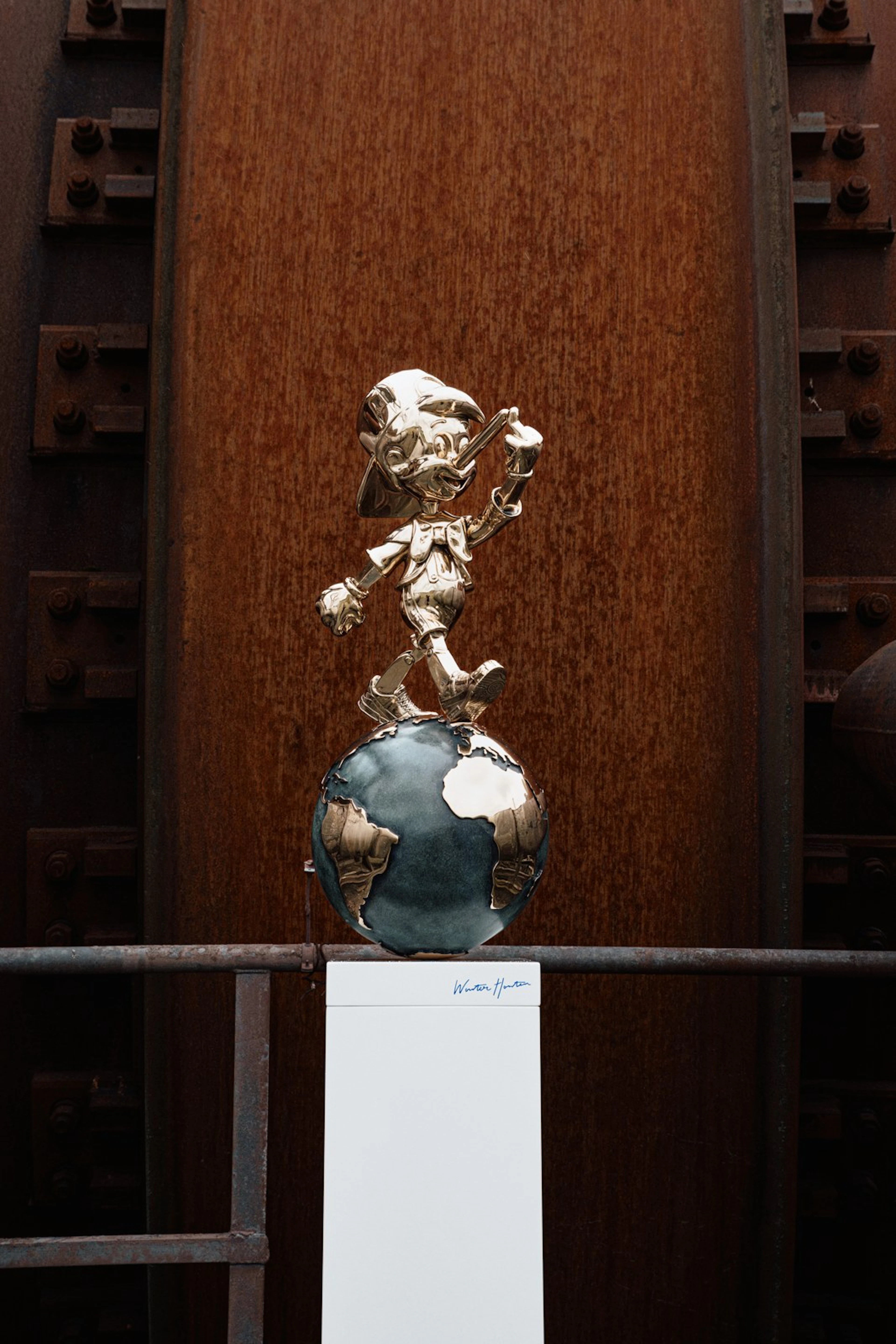 Wouter Houten – Bronze Sculptor Inspired by Pop Art and Culinary Artistry
