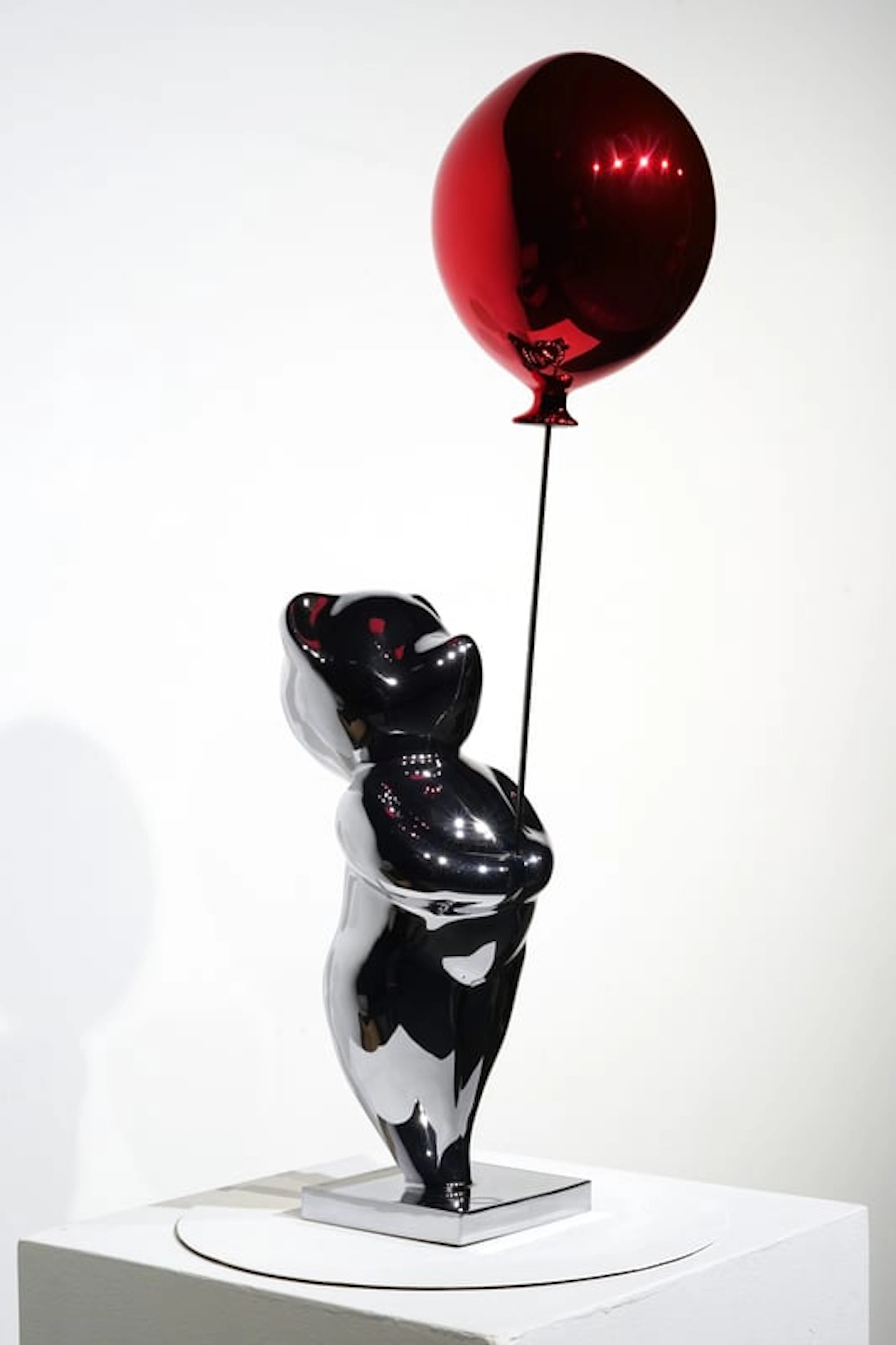 CÉVÉ - Contemporary Animal Sculpture - Silver Sparkly and Red Balloon