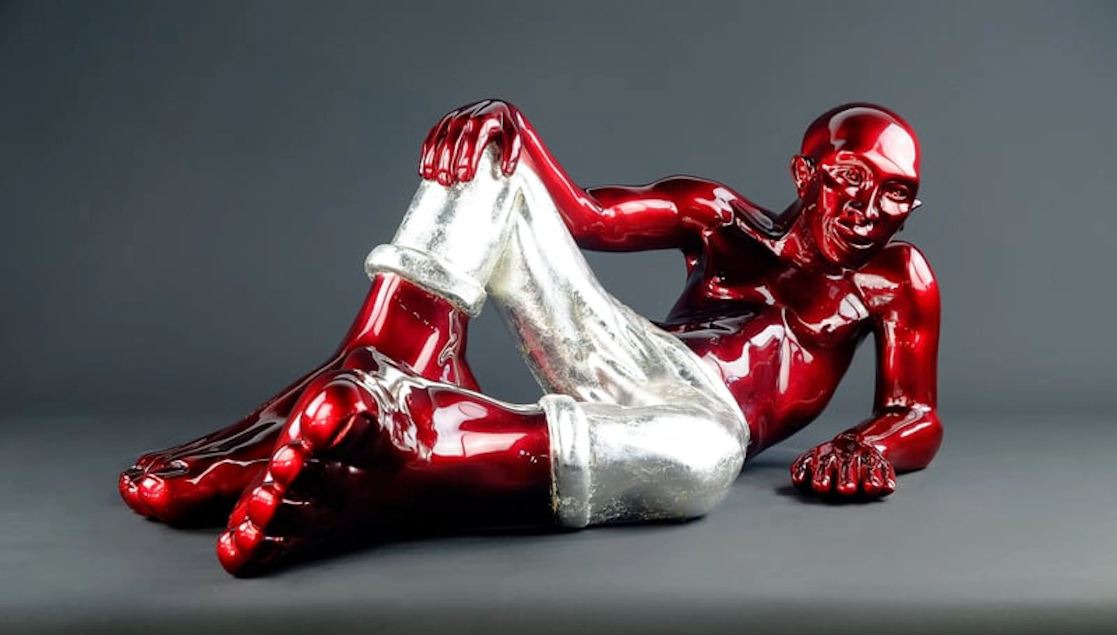 Idan Zareski - Contemporary Sculptor - Coolfoot 75 - Résine Rouge