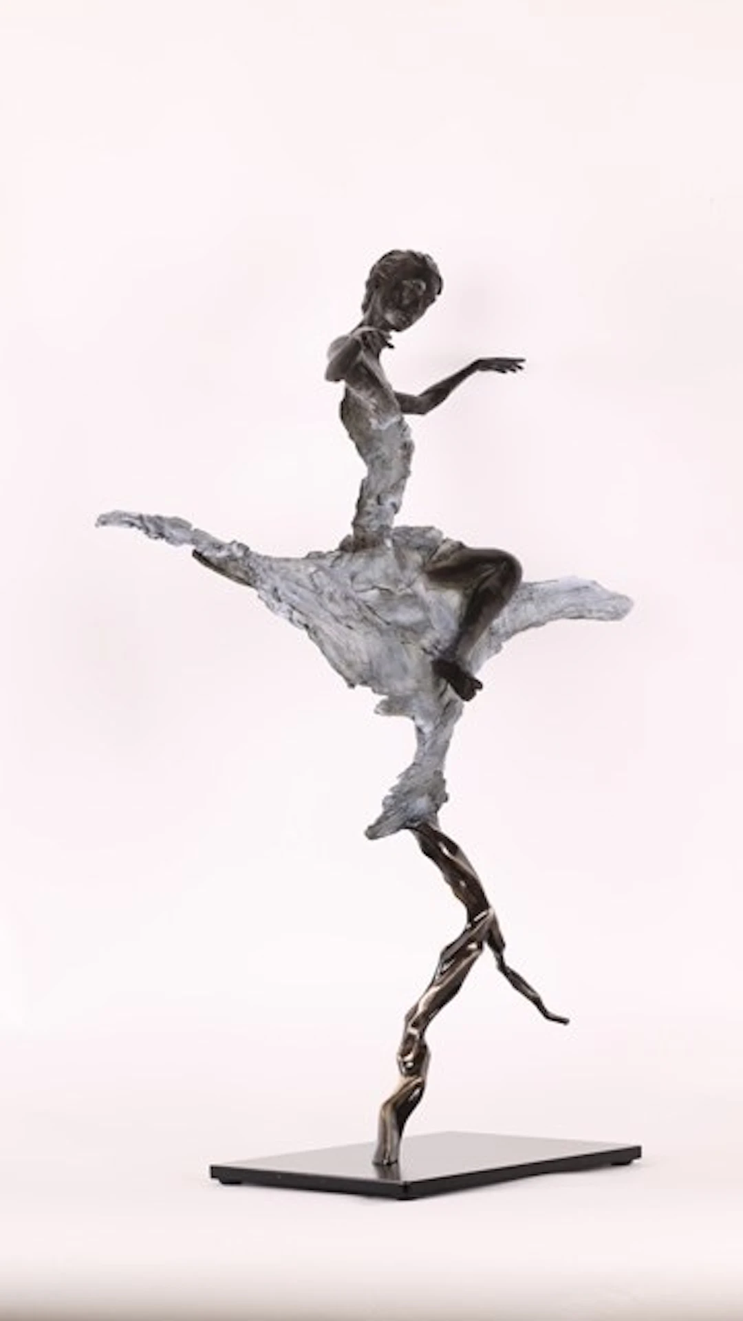 Romain Tiercin – Contemporary Sculptor Working with Wood and Bronze