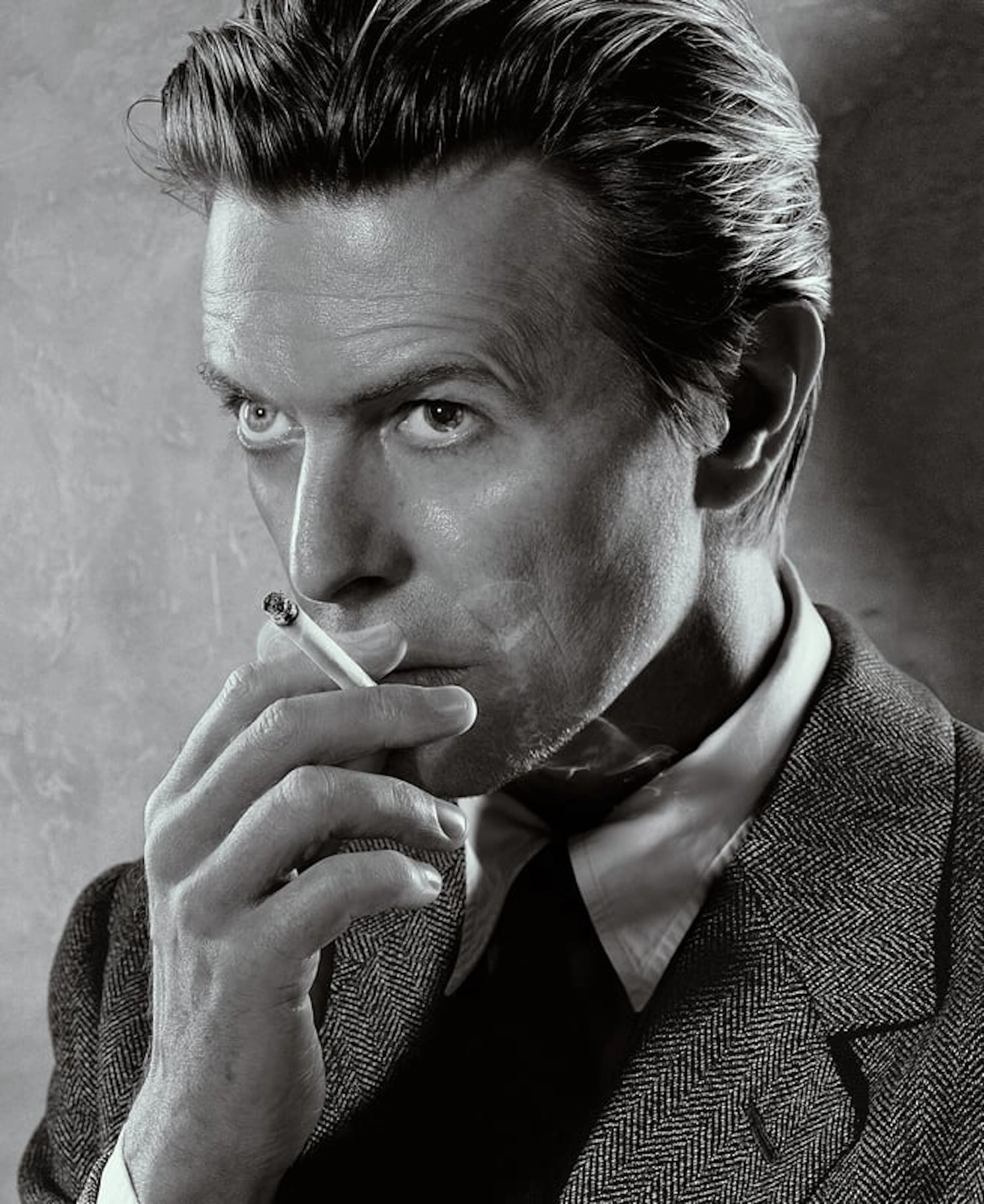 Markus Klinko - Celebrities Photographer - David Bowie : Smoking, B&W (large)